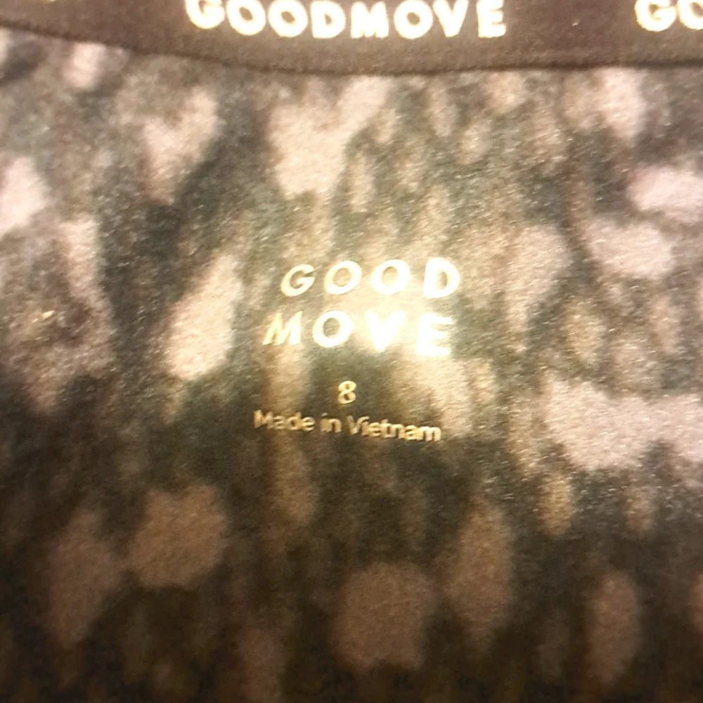 M&S GOODMOVE TOP.   SIZE 8 - Picture 9 of 15